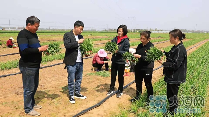 巾帼不让须眉余俊霞群众的认可和支持就是对我最大的鼓励