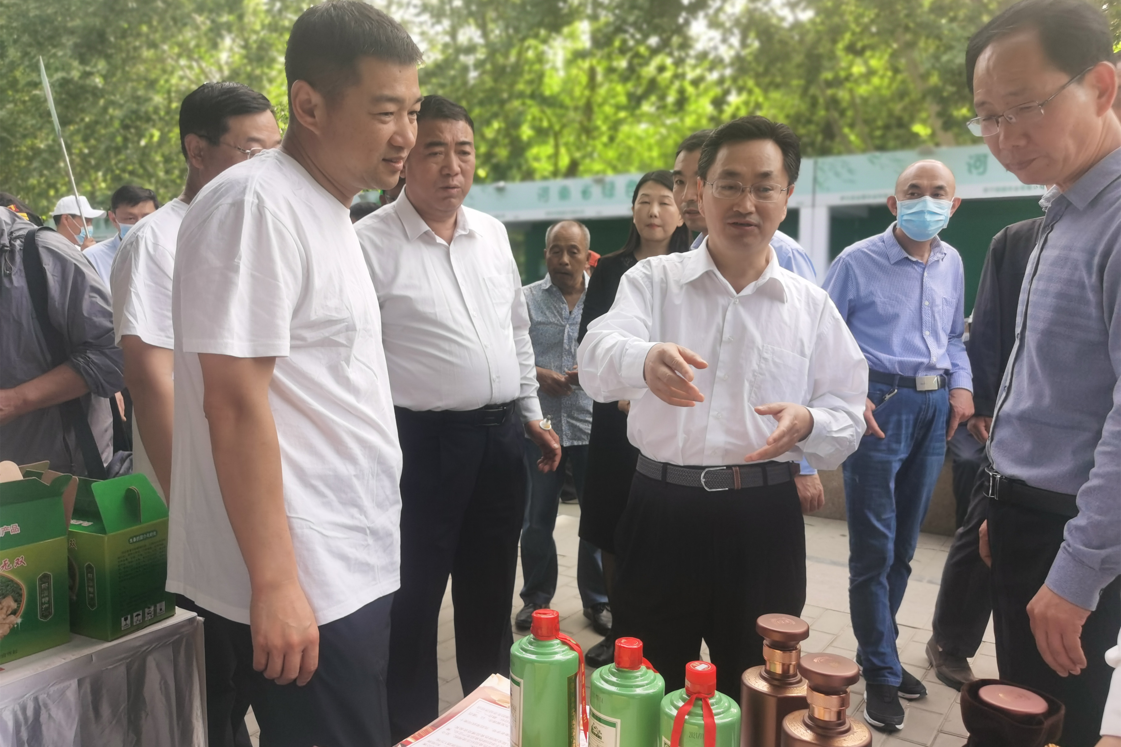 中国绿色食品发展中心副主任陈兆云说:豫坡酒业是河南的一块"宝!