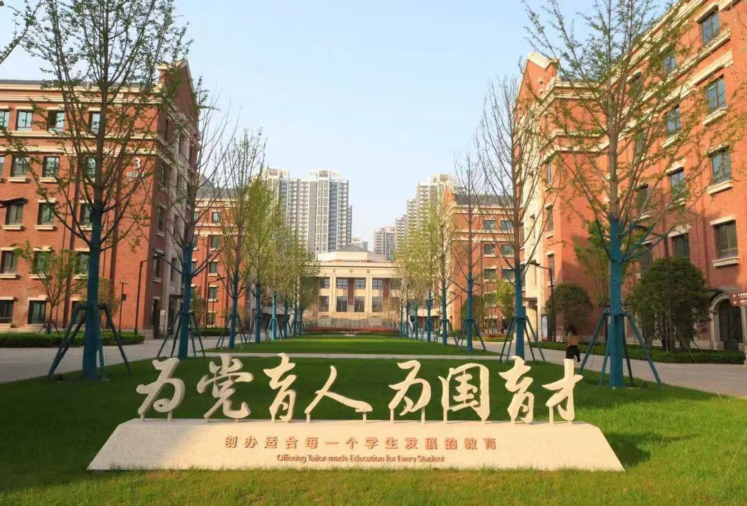 回忆起在郑州中学这一年的时光里,中科实验一班熊奕童认为除了学校