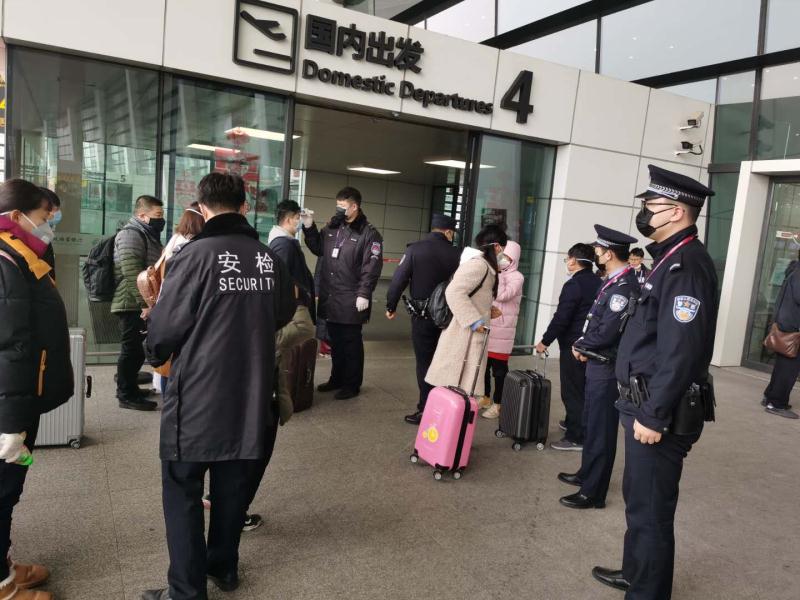 河南机场公安全警坚守一线以最严措施护卫春运安保疫情防控