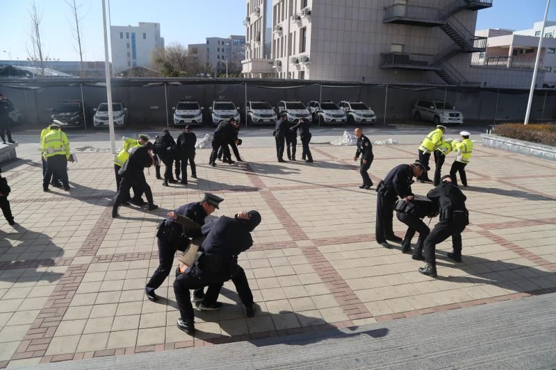 河南机场警方举行针对性警务技能专项培训