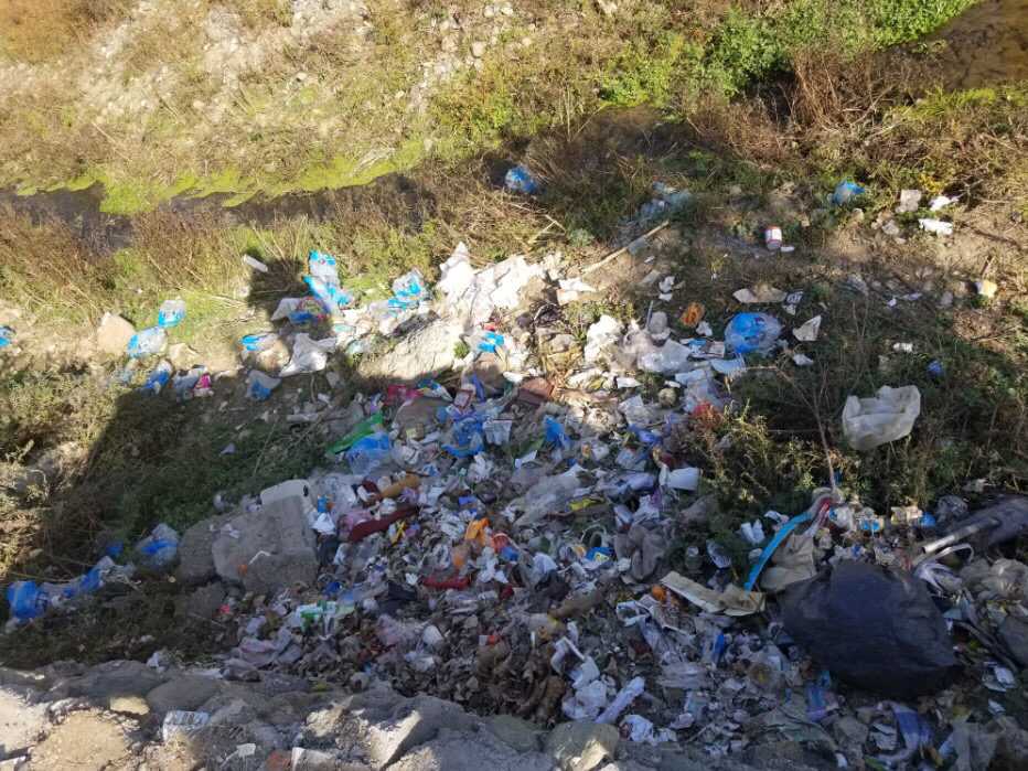 10公里河道内垃圾遍布恶臭扑鼻洛阳景阳河变垃圾河