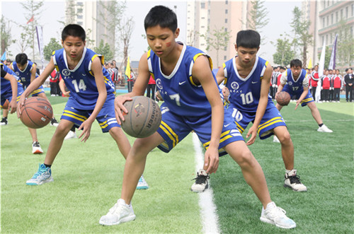 郑州经开区第六中学举行春之润首届亲子运动会开幕式