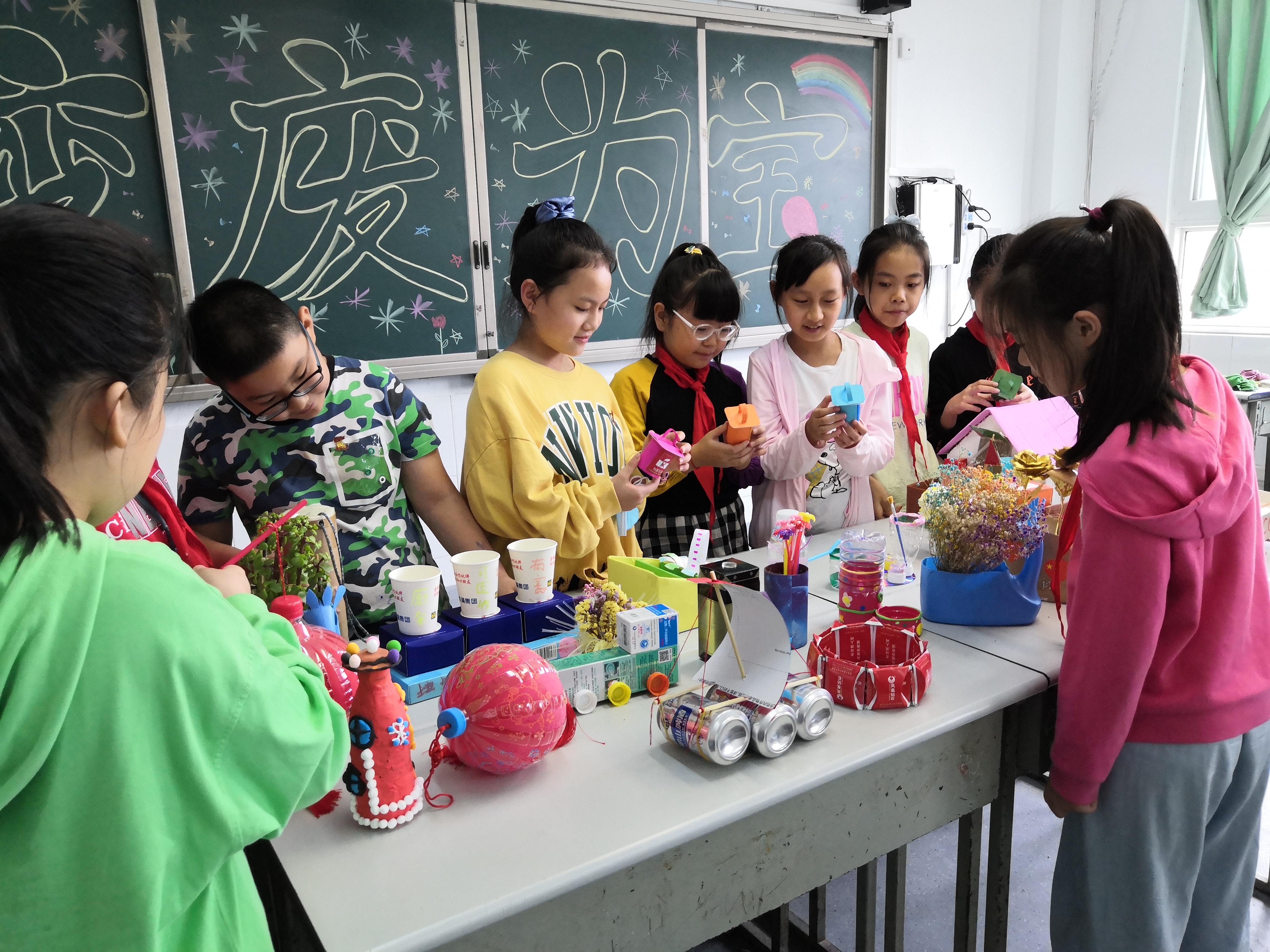 郑州市管城区外国语小学开展"变废为宝小达人"主题活动