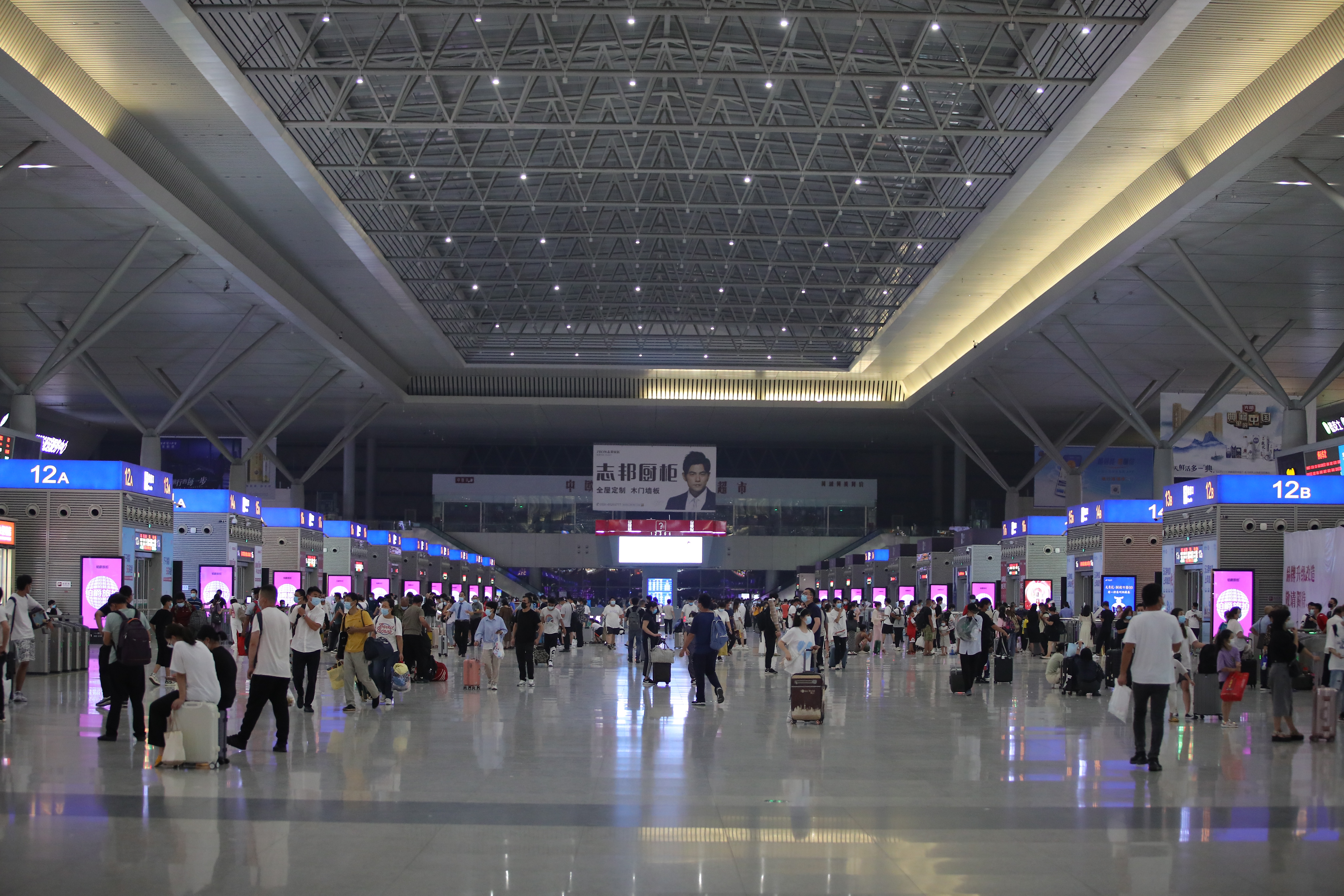 大河网景8月1日早上6点起进入郑州东站需持核酸报告