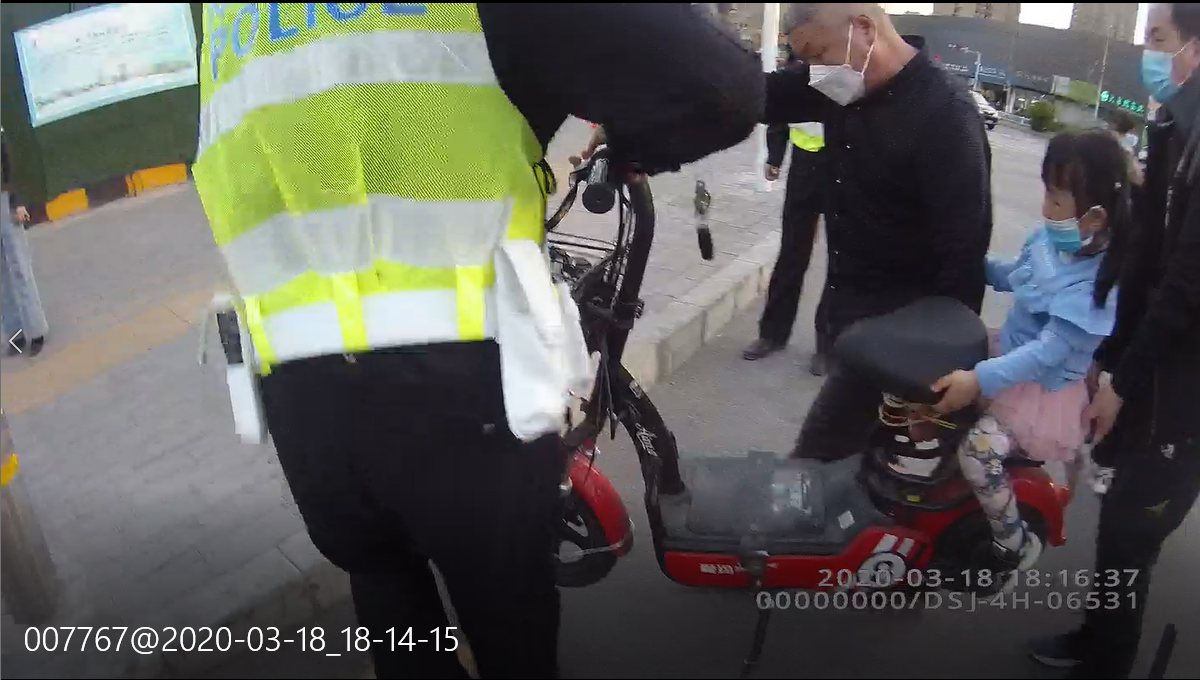 『郑州交通』许昌小伙右手被切断来郑就医，郑州交警驾车火速救援