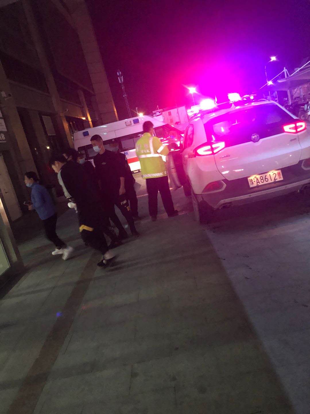 『郑州交通』许昌小伙右手被切断来郑就医，郑州交警驾车火速救援