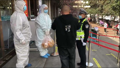 『早餐』郑州一滴滴司机免费给医护人员送早餐路上突发不适，接下来的一幕太暖了