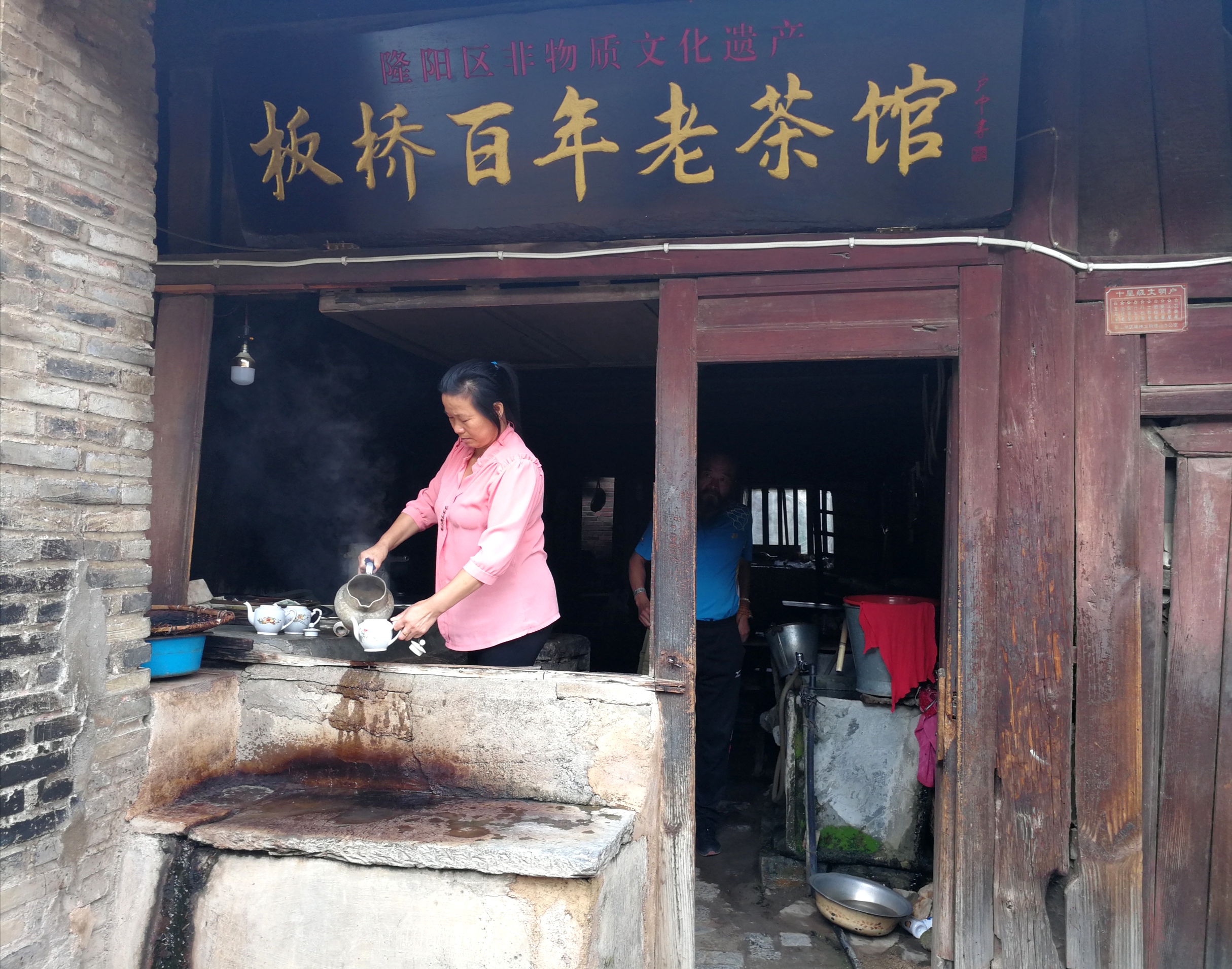 『文化』逮个活的！百年“老茶”现身，为啥遭群友围堵？