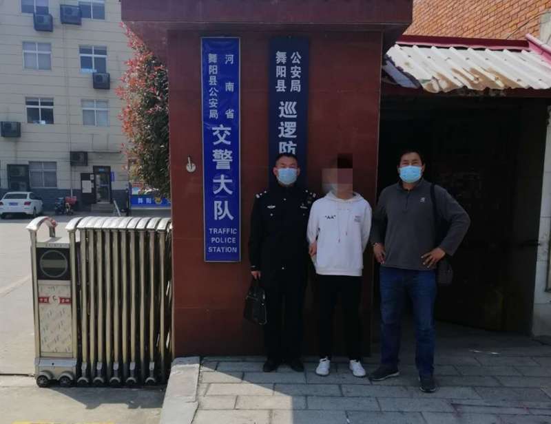 法制@伪装成“高富帅”骗单身女性，网逃嫌犯回漯河“避风头”，却因这事落网！