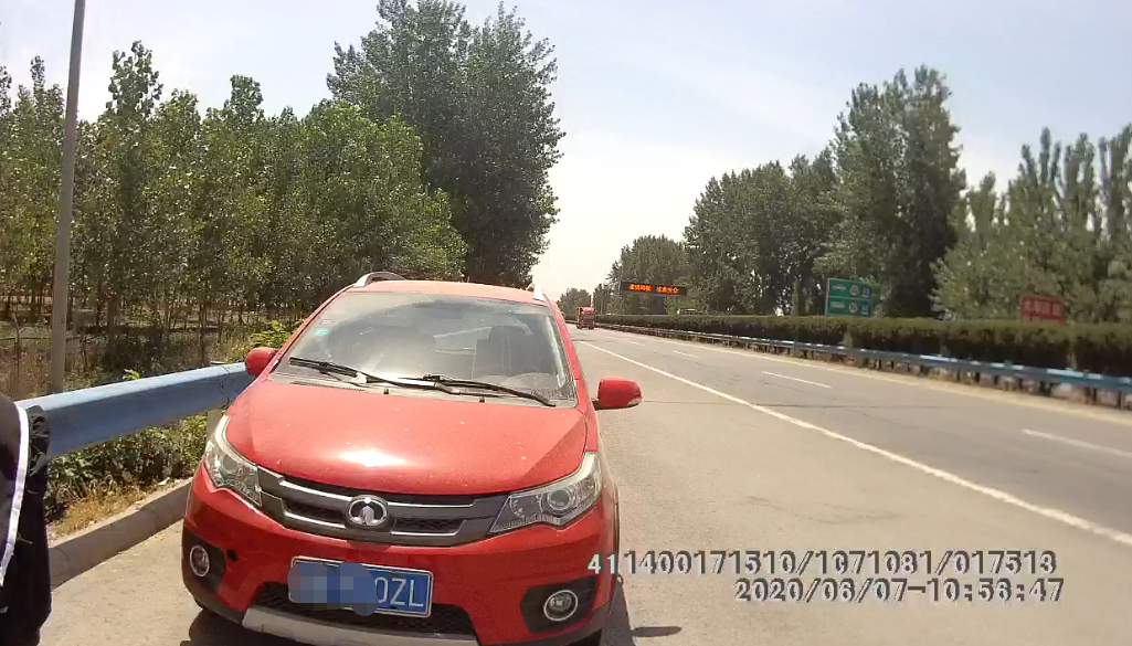 中邪“我的车中邪了！”司机不服罚款诡辩，民警：我不信