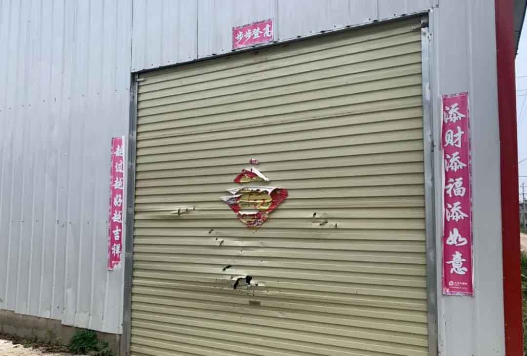 漯河对民警拳打脚踢，还将警车坐垫咬烂，漯河一女子被刑拘！