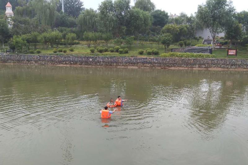 汤阴|汤阴一女子欲轻生，母亲赶来后她加快向河中走去……
