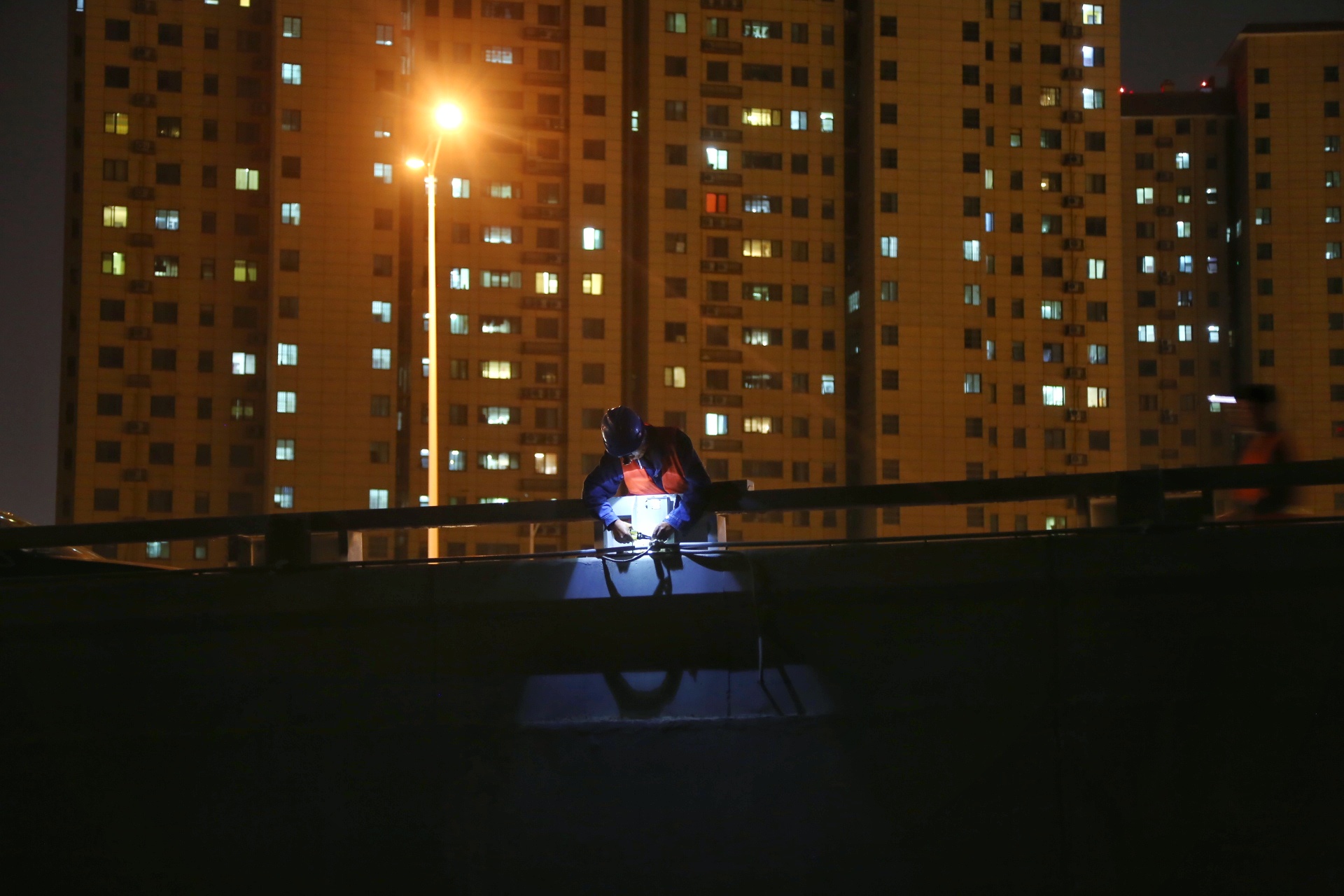 路灯|路灯大体检 扮靓夜郑州