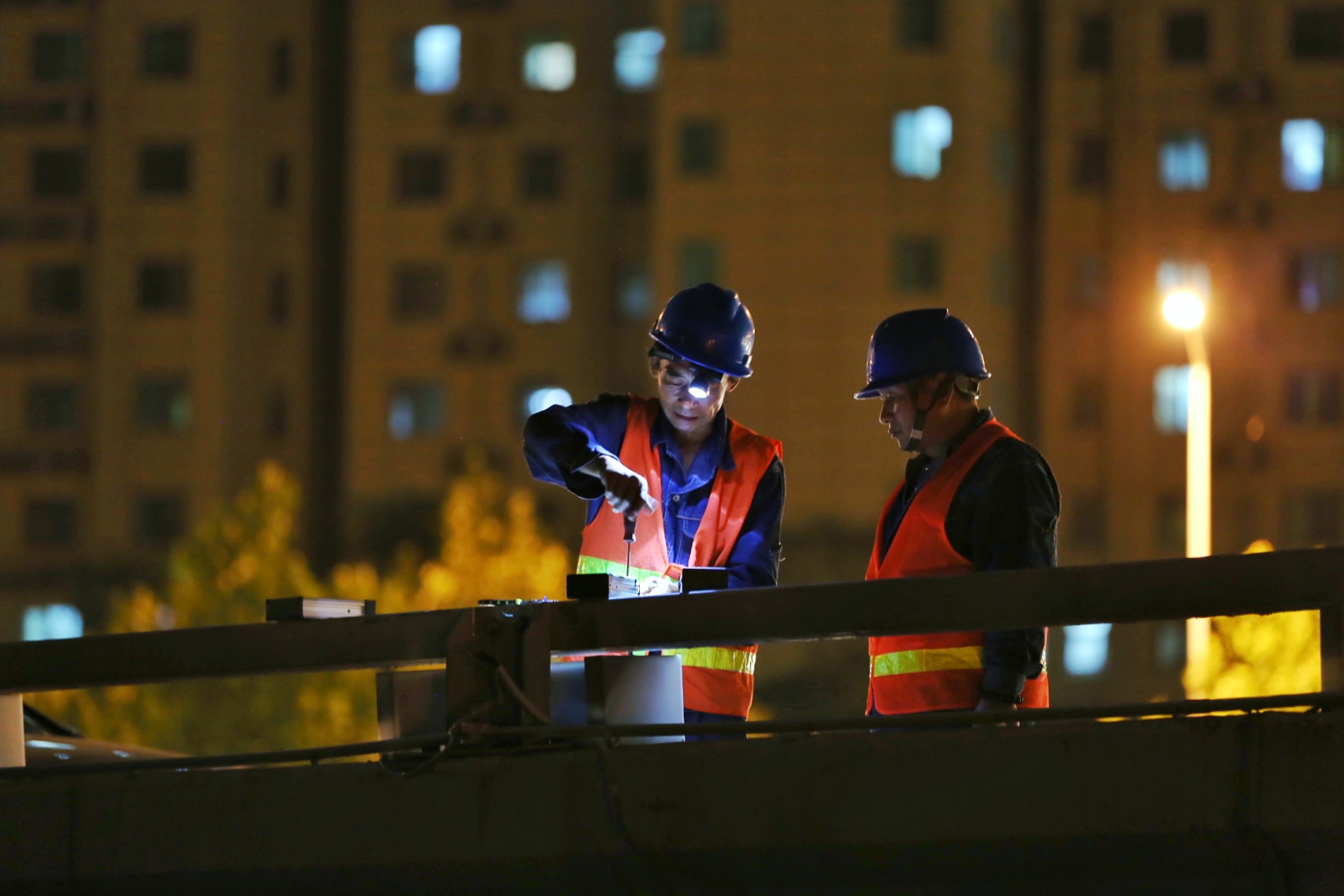 路灯|路灯大体检 扮靓夜郑州