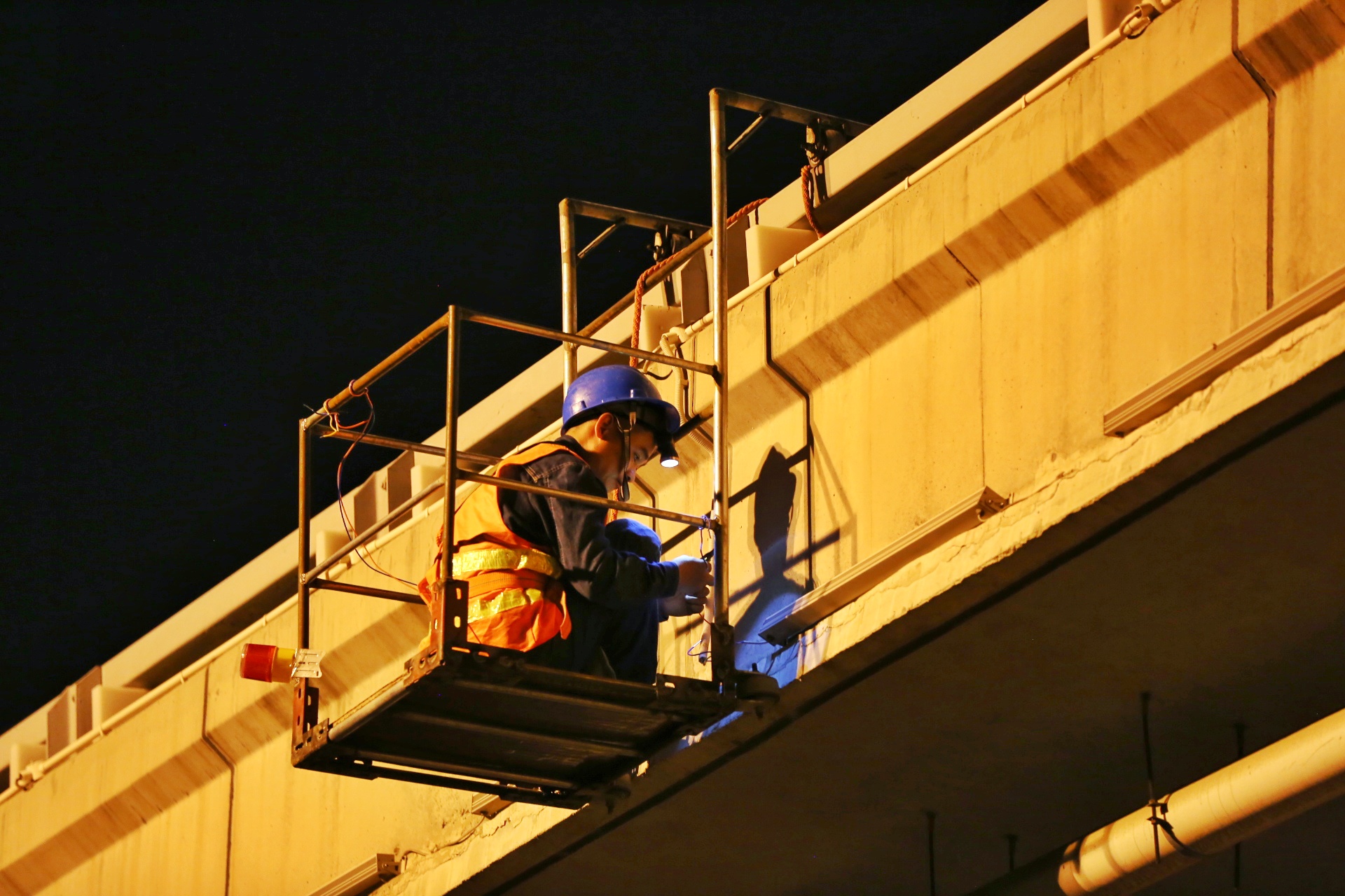 路灯|路灯大体检 扮靓夜郑州