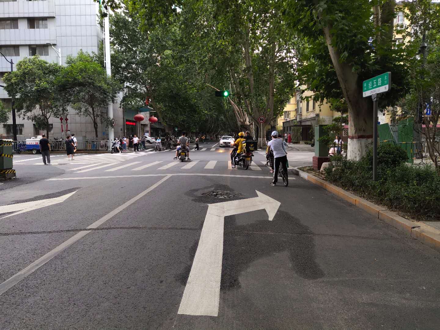 郑州交通|郑州经五路为啥双向单行？16日起真的开罚吗？最新解释来了