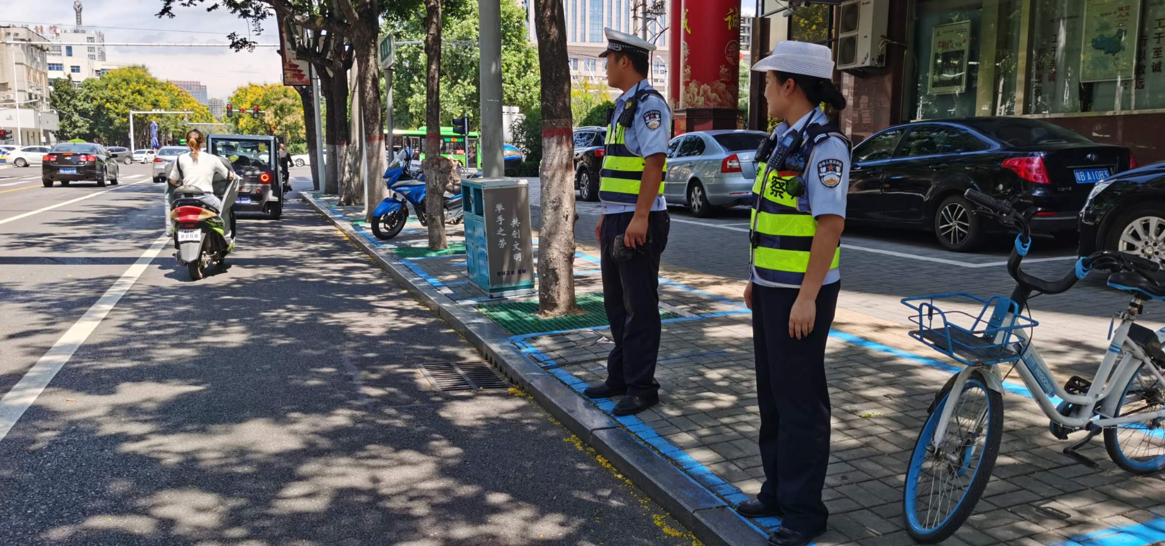 漯河|漯河交警捡到一只黑色塑料袋，装有大量现金，急寻失主！