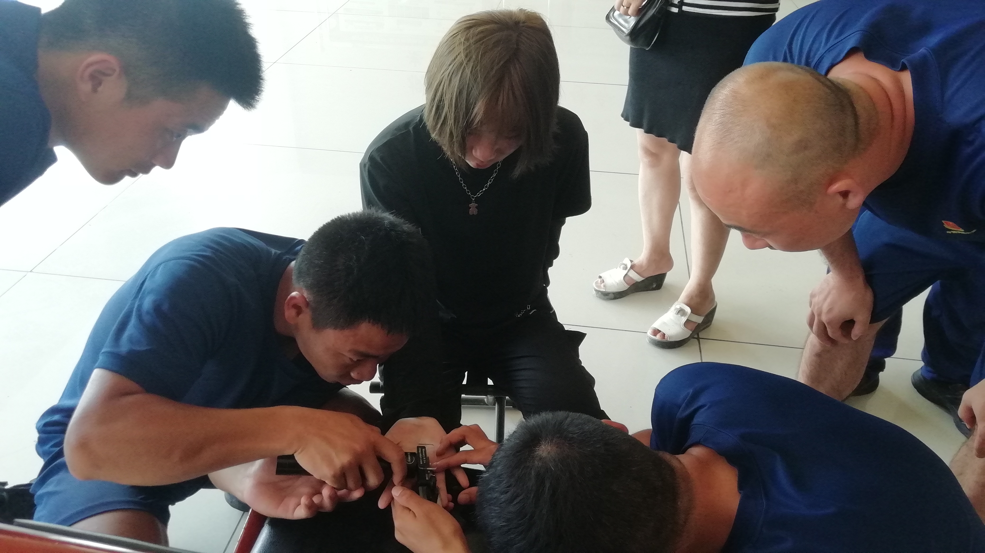 消防员|少女手指被卡获救后母亲欲付钱，河南消防员：不收钱,有事找119