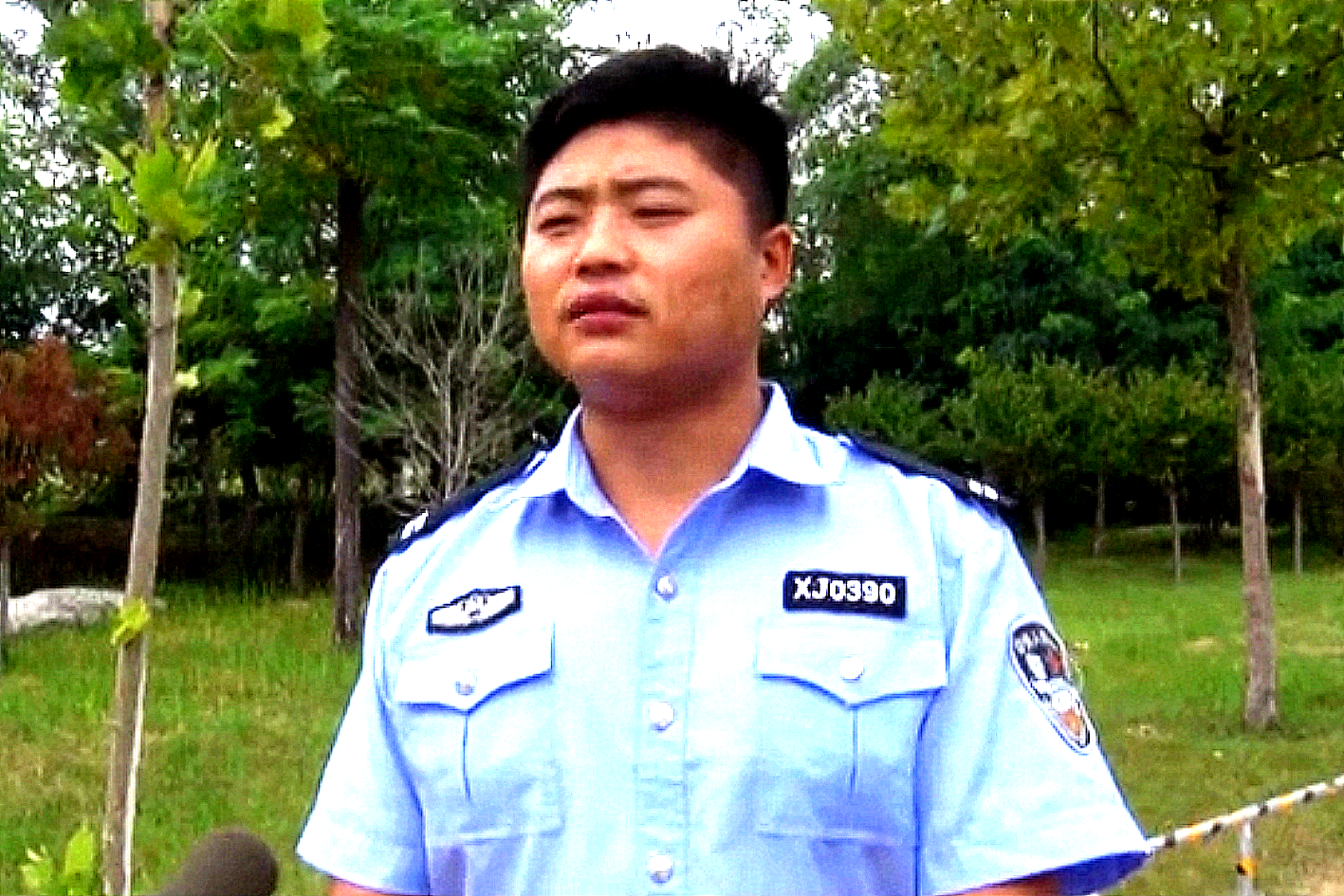 社会万象|女子跳湖丈夫施救两人双双遇险，睢县民警连救两人