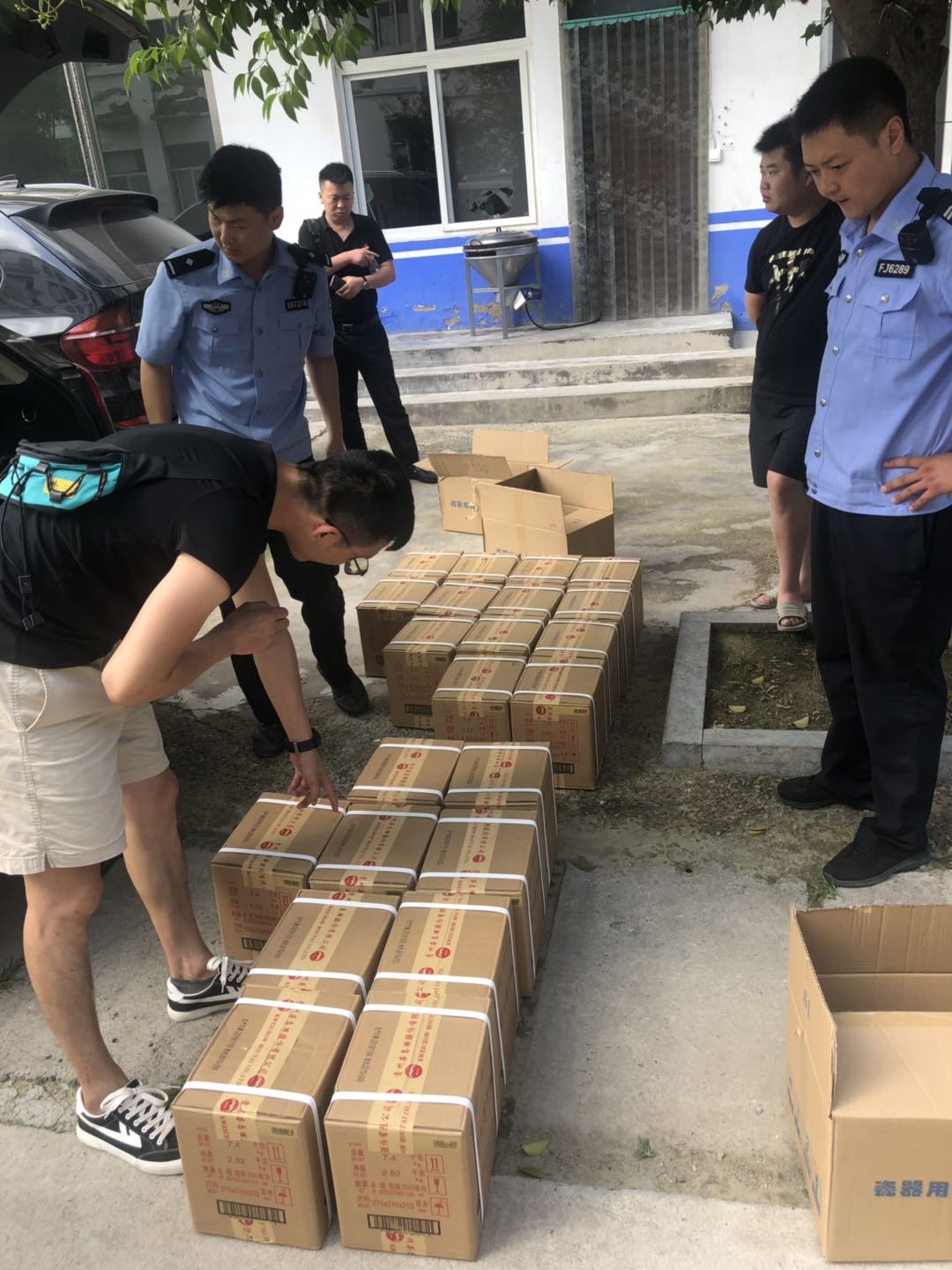 河南商丘|商丘男子拉35万余元假茅台酒上高速，被商丘交警“逮”个正着