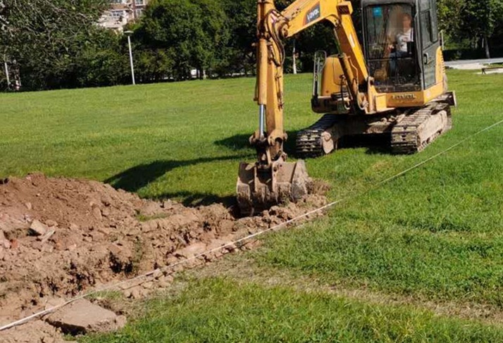 足球|郑州毁绿建成的足球场，会否免费对外开放?