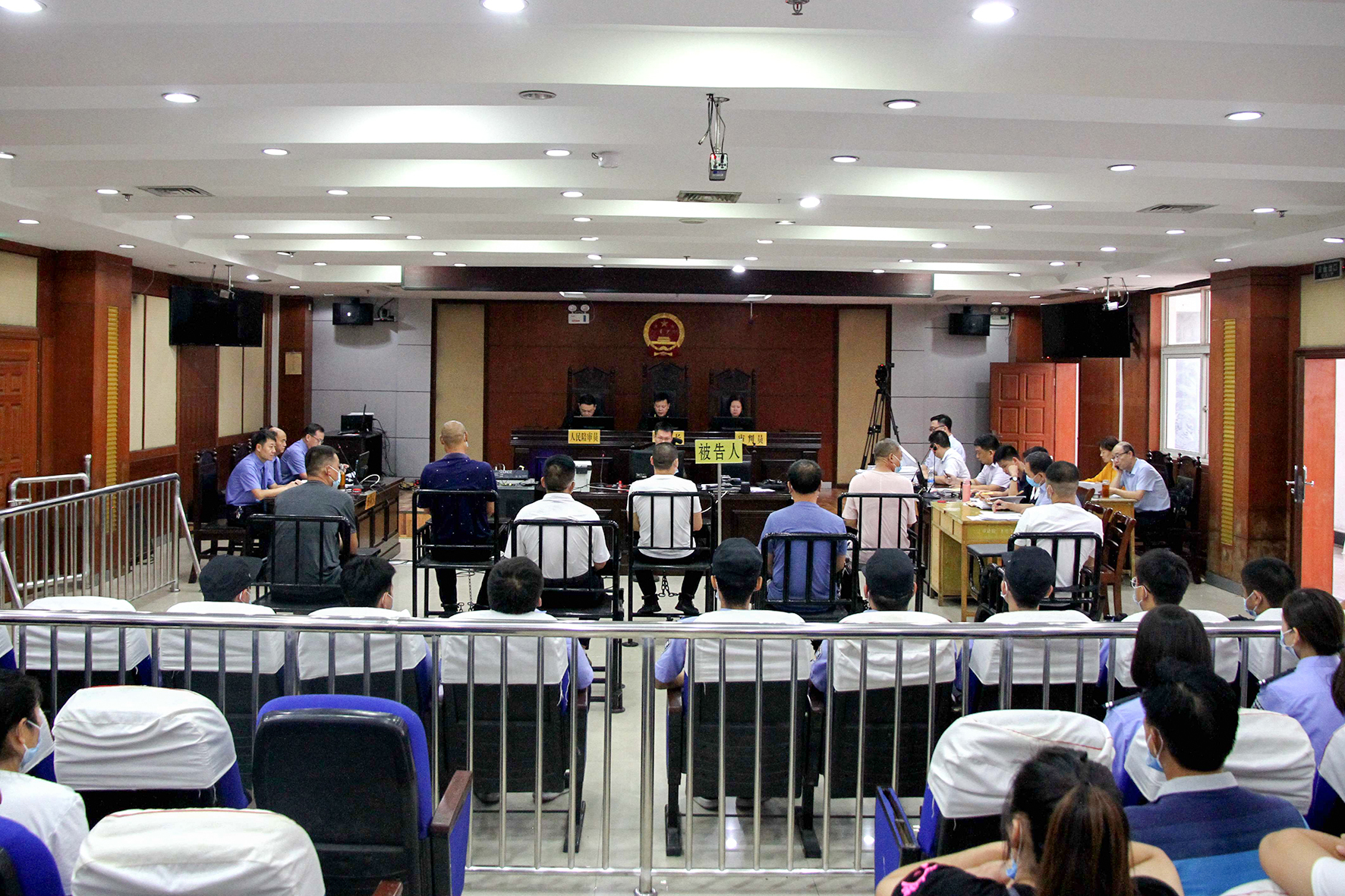禹州|涉8项罪名庭审11个小时 禹州郭某林犯罪集团7人受审