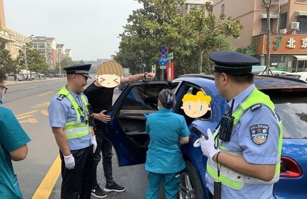 法制|危急时刻!男子驾车途中急性肠胃炎发作，漯河民警真暖心