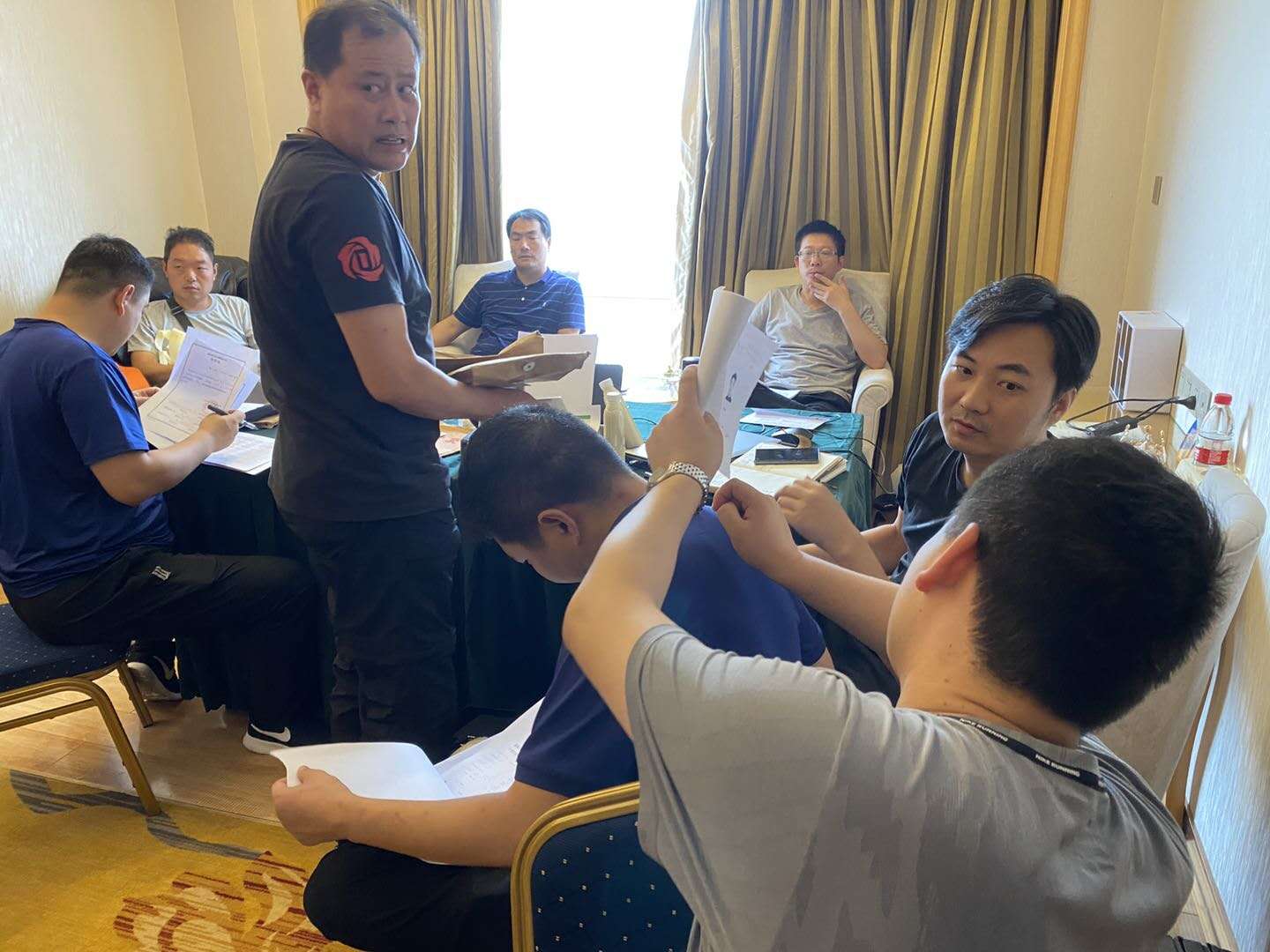 桐柏|市民跨境网赌输掉40余万！桐柏警方一举抓获15人，冻结资金500万