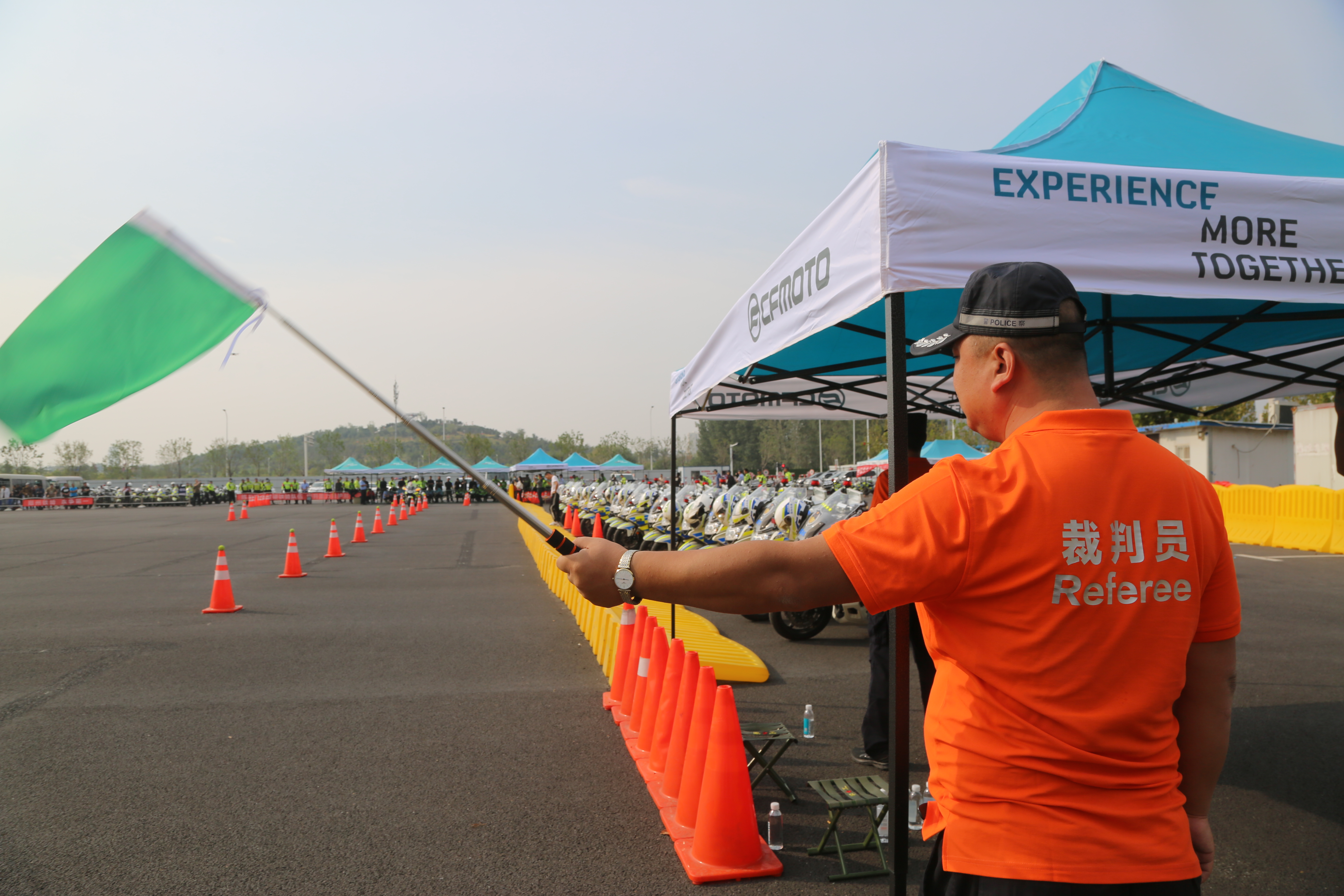 摩托车|2分02秒!郑州交警摩托车技能竞赛结果出炉，7大项目上演巅峰对决