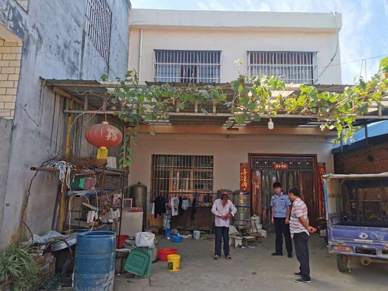 法制|这个疯狂作案的偷衣贼已被关进看守所