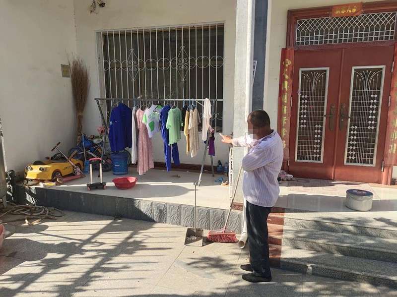 法制|这个疯狂作案的偷衣贼已被关进看守所