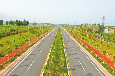 在加大貧困村道路建設的同時,林州市逐年對重要縣,鄉道進行提檔升級