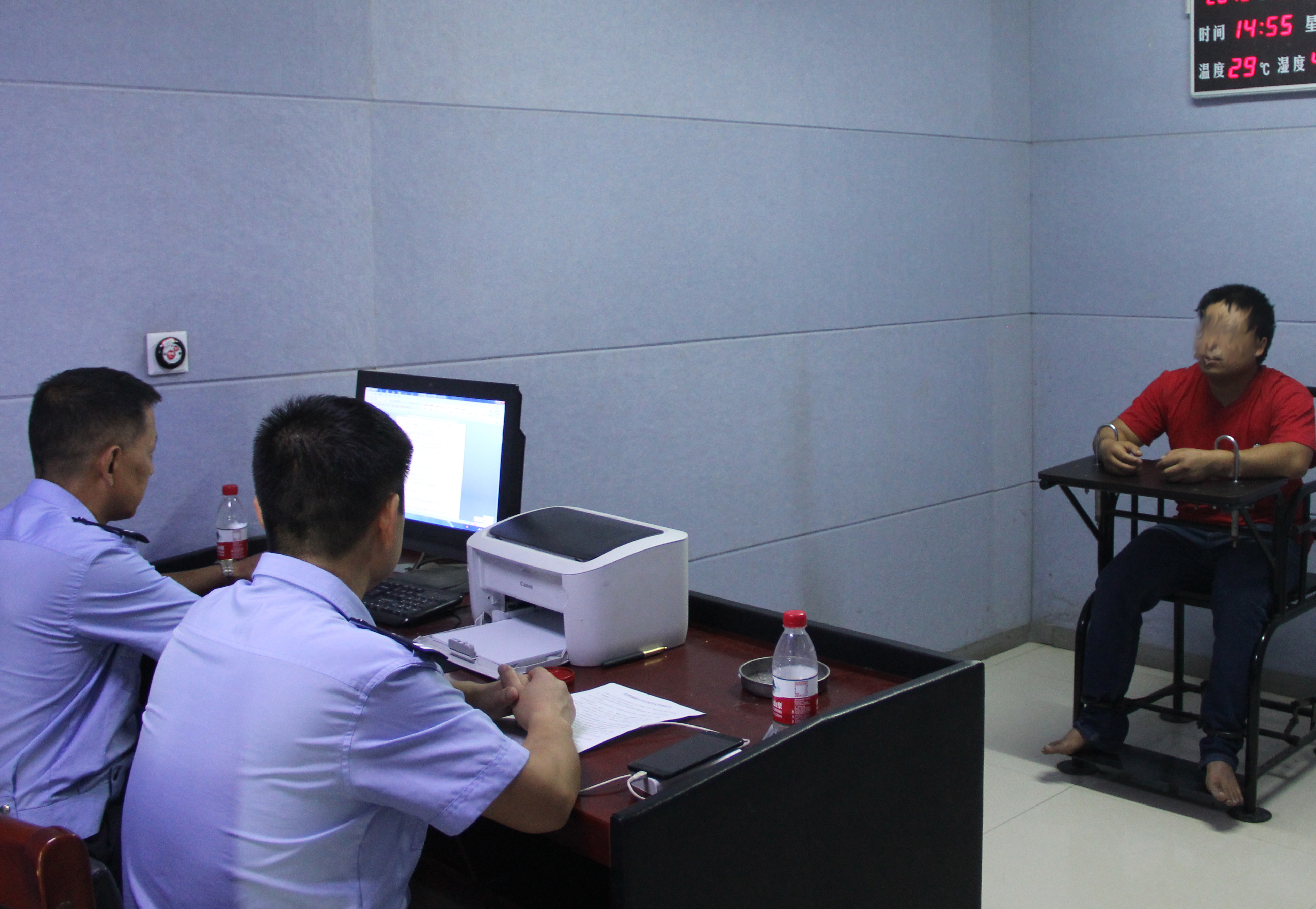 法制|女友劝他自首：“等你服完刑就结婚！”