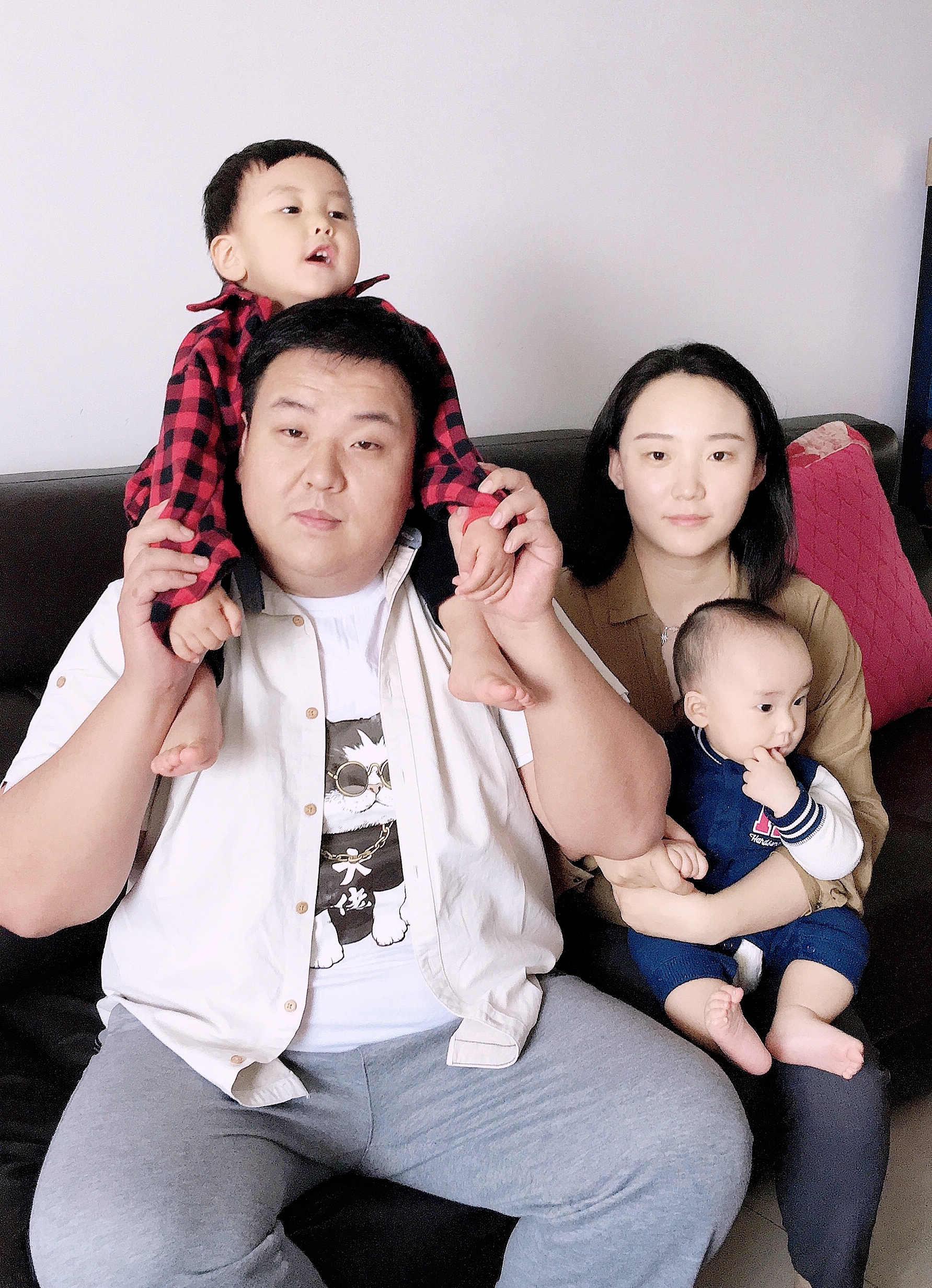 郑州生活|金鸡翱翔郑州城，伉俪牵手护百花