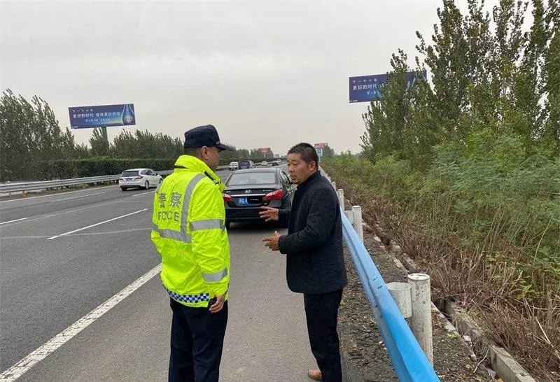 |精神病儿子高速上，突然抢夺方向盘，幸好有漯河交警！