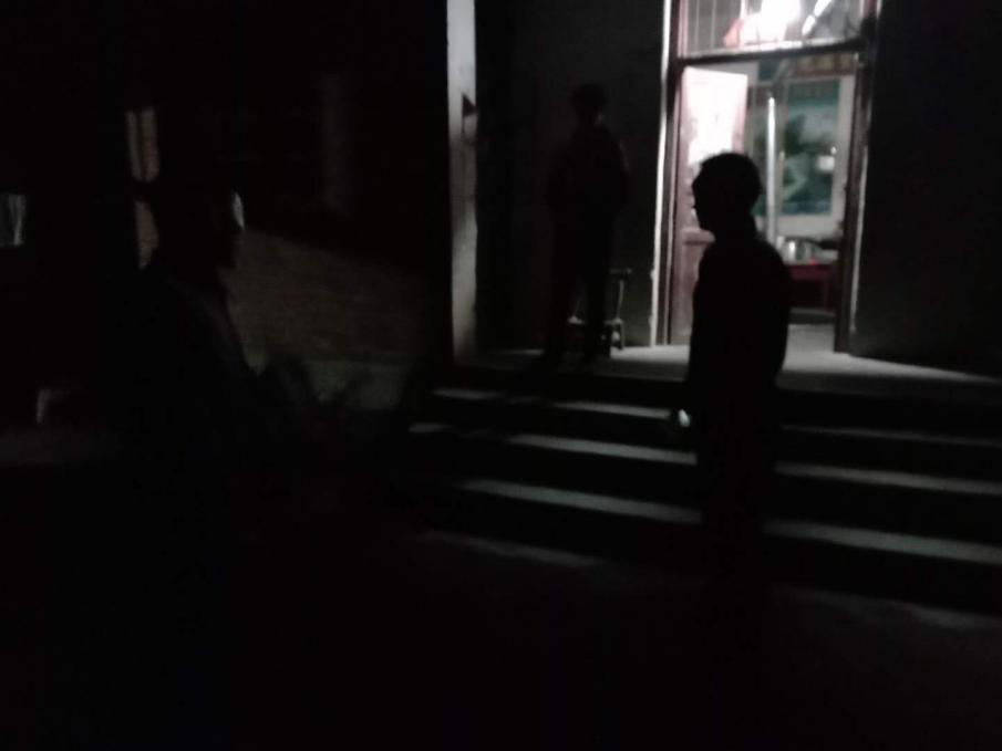 |暖心！男孩归家迷途，民警夜间护送