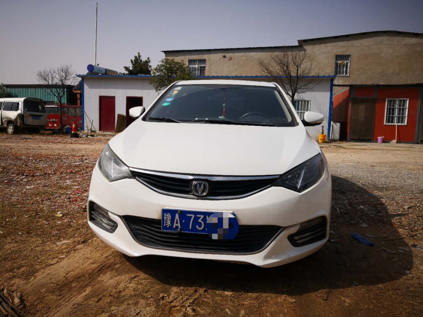 |遇高速交警检查，司机加油门闯卡跑了，原来是……