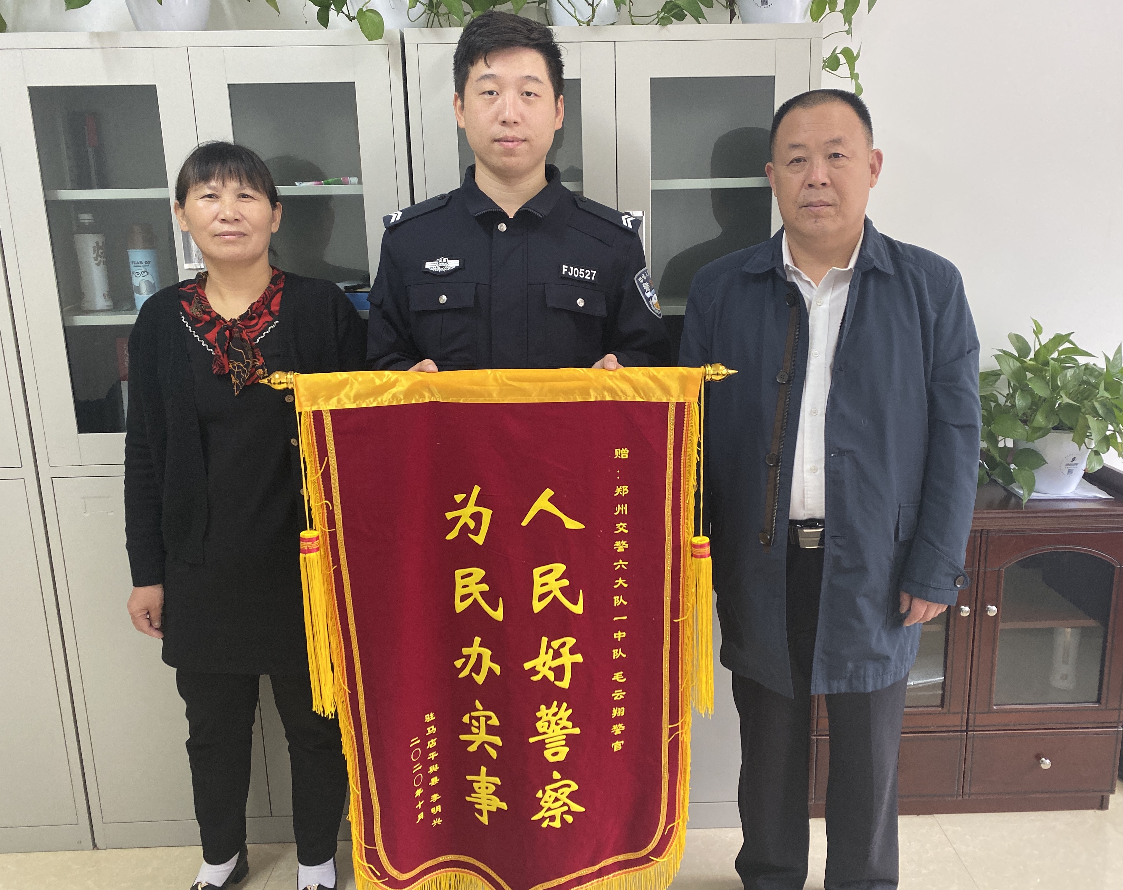 |重病患者暴雨晚高峰转院，郑州交警紧急打通生命通道救助