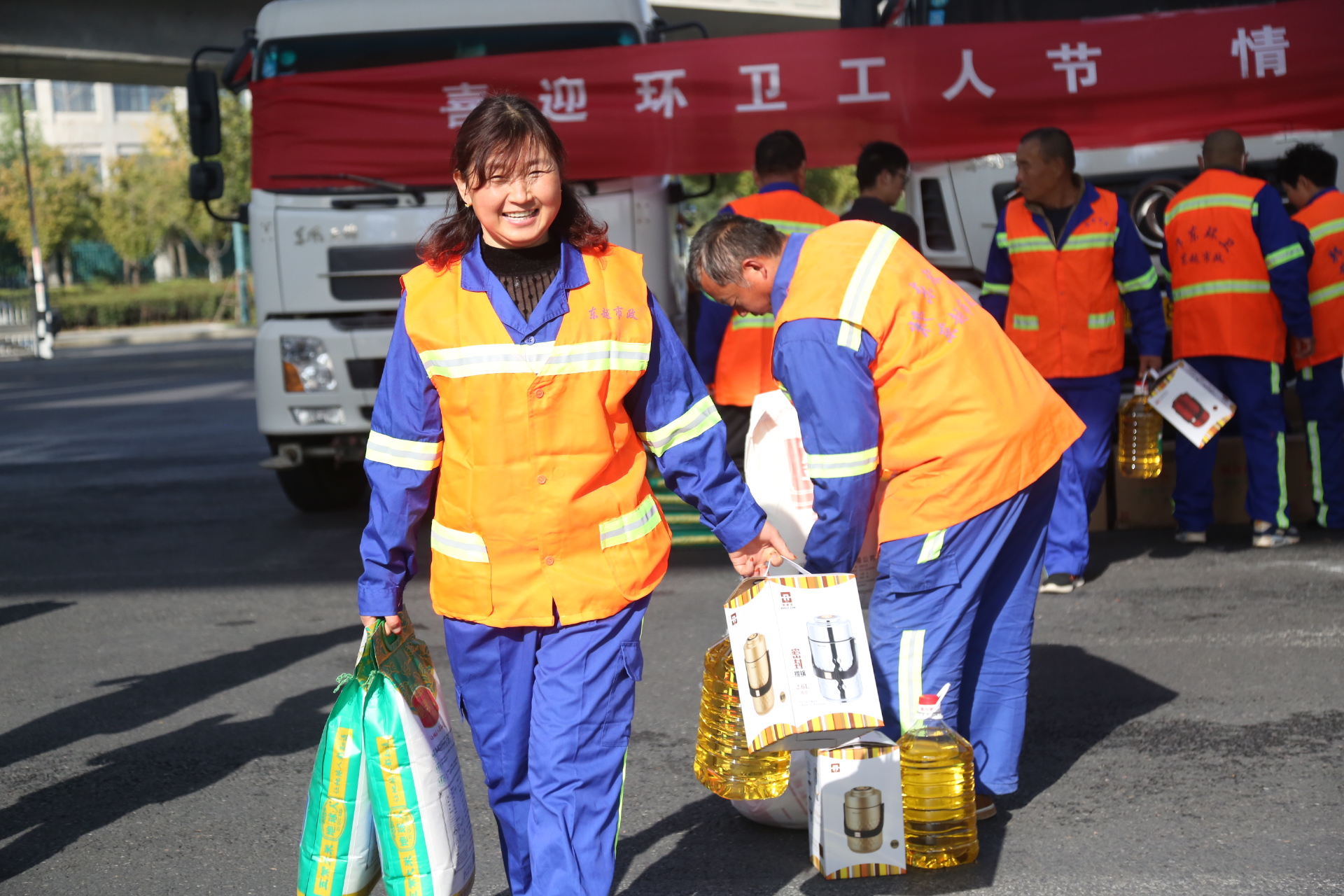 |“环卫工人节”，郑东新区55名城市美容师获表彰