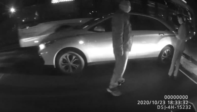 |又是网约车司机惹的祸！剐蹭后向女司机索要500元私了 交警：你全责