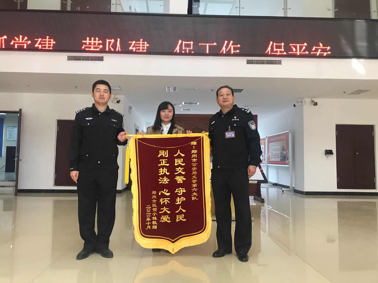 |又是网约车司机惹的祸！剐蹭后向女司机索要500元私了 交警：你全责
