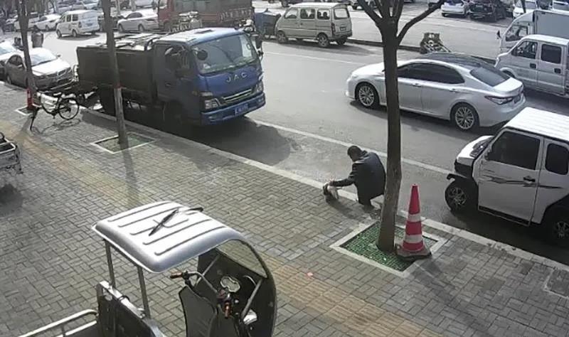 |悔不当初，只因一条狗！漯河一男子为给女儿“惊喜”被行拘