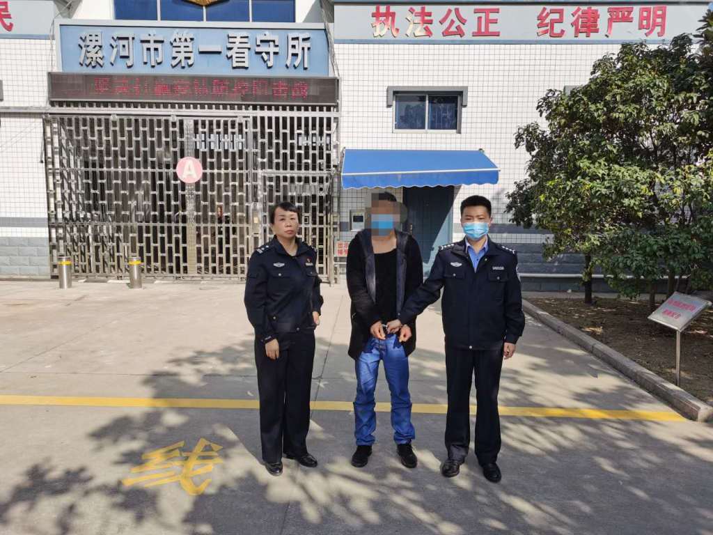 |漯河民警人群中偶遇窃贼，确认过眼神，你就是我要抓的人！