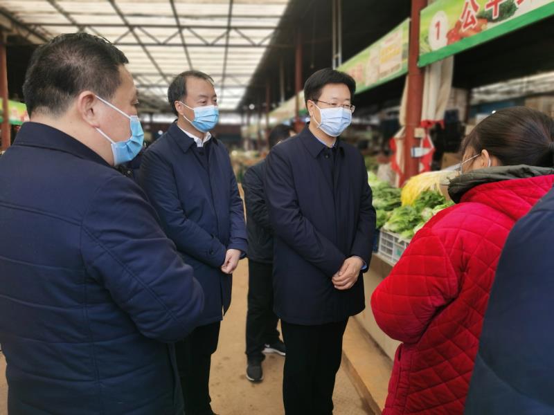 南阳市委常委,副市长薄学斌到仲景街道柴庄农贸市场检查指导工作