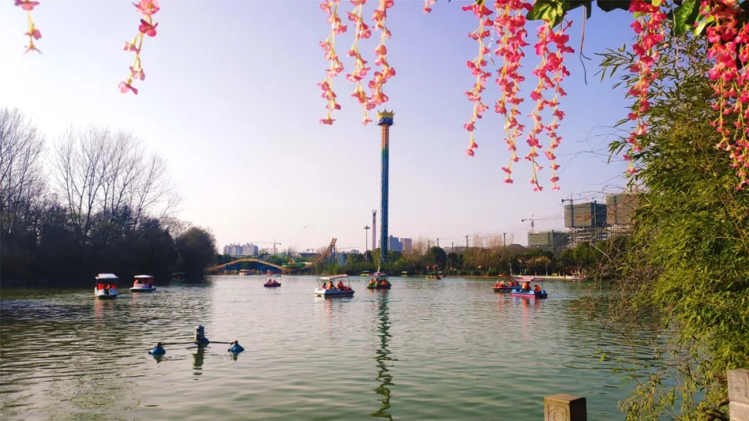 张灯结彩庆新春，近16万名游客在河上街景区欢乐过大年