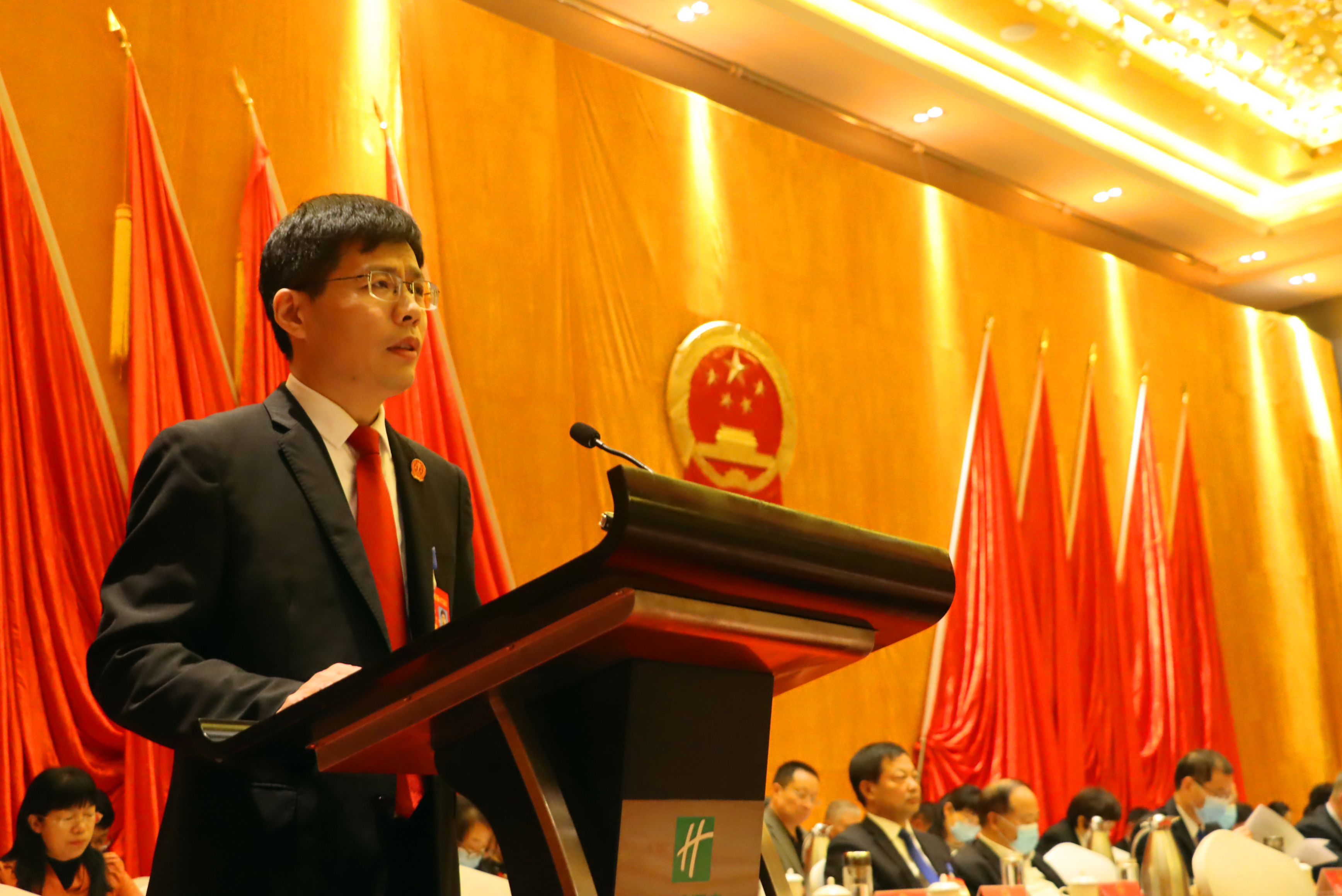 南阳宛城区法院院长樊立兵向区人大作法院工作报告