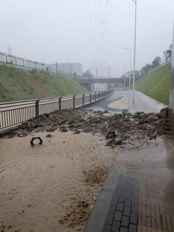 中铁设计郑州院发挥专业优势参与暴雨抢险救灾工作