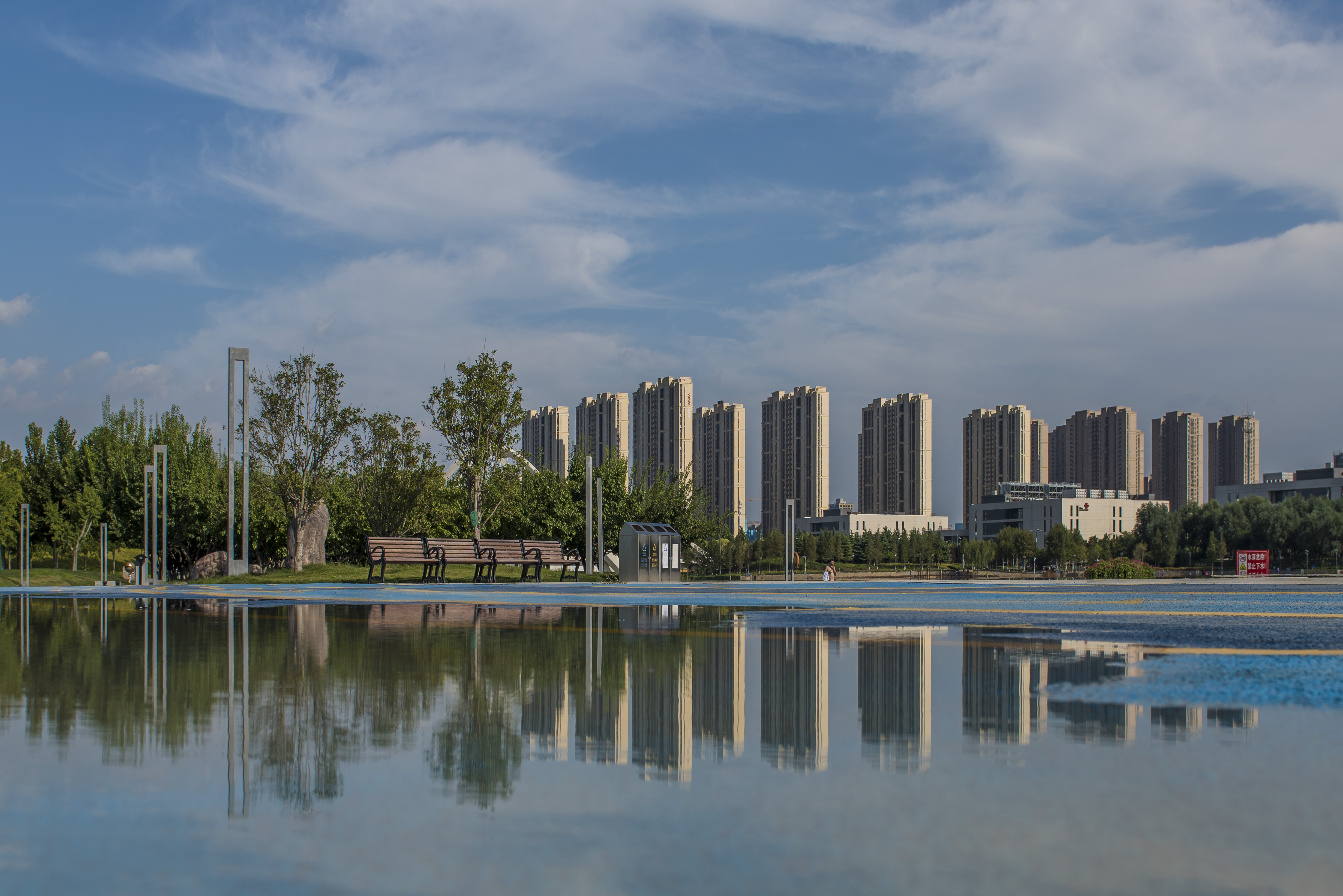 【大河网景】今天出门晒太阳了吗?郑州的蓝天白云刷屏了