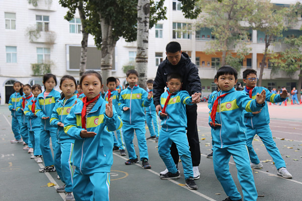 乐鱼体育官网郑州市金水区文化路第二小学开展体育课程活动(图2)